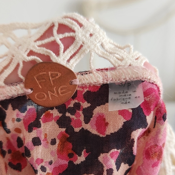 Free People Tunic Eva Floral Crochet Babydoll Tunic Dress Cherry Pink Small NWT - Picture 11 of 11